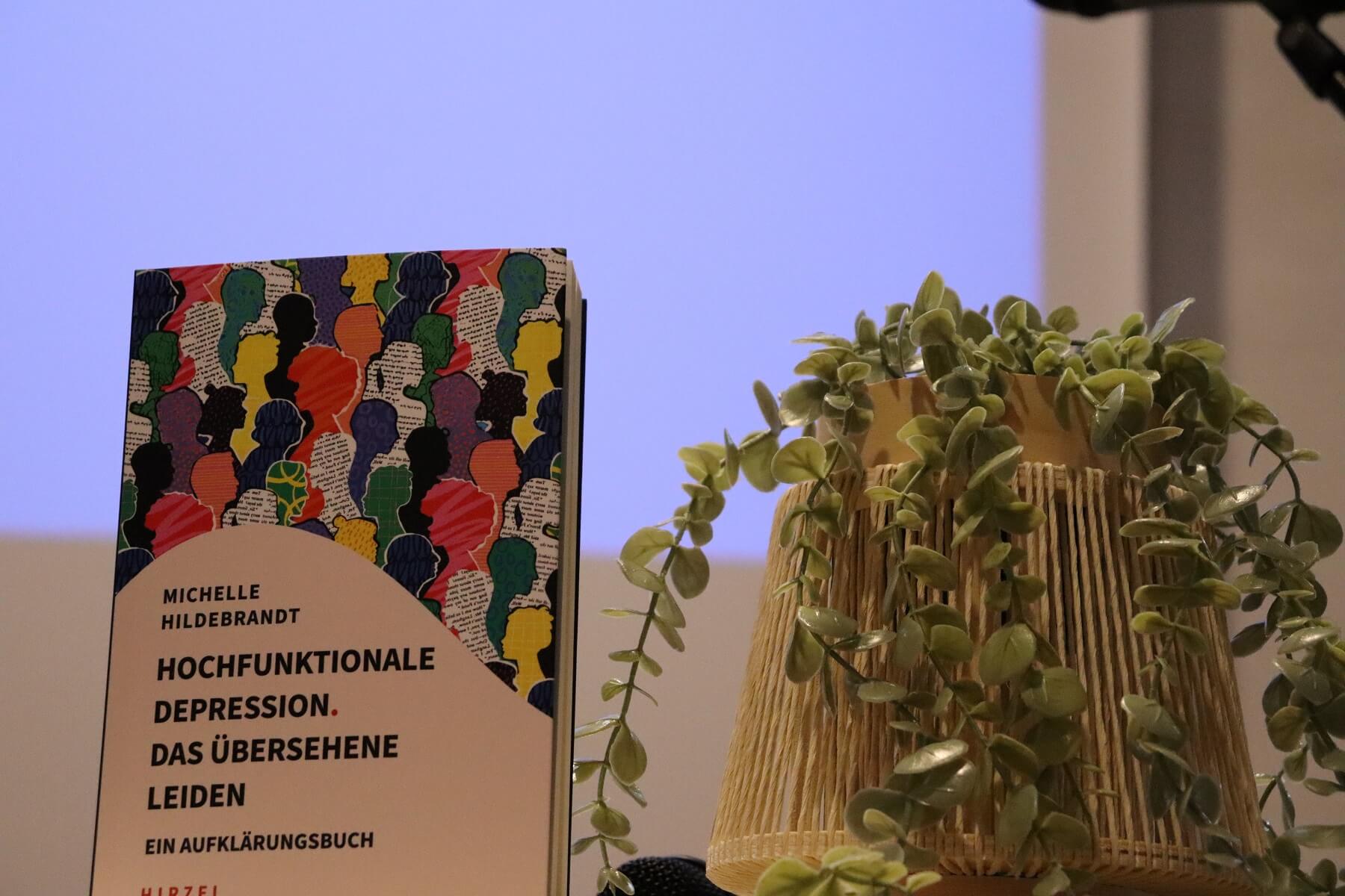 Dekoration auf Rednerpult beim Lotse Fachtag